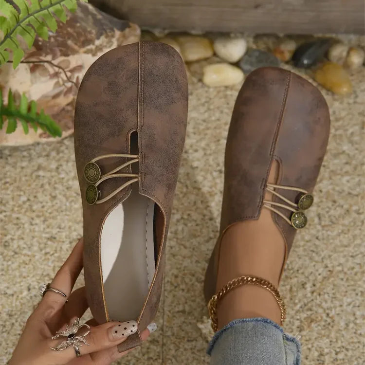 Elegante flache Schuhe mit runder Spitze und weicher Sohle für Damen mit Schnallenverzierung